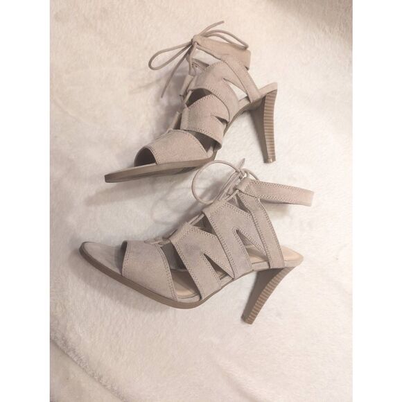 Simply Vera Wing strappy beige pumps 9 - Picture 1 of 5